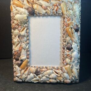 Vtg Beach Seashell Picture Frame Holds 3.5 X 5.5” Photo.